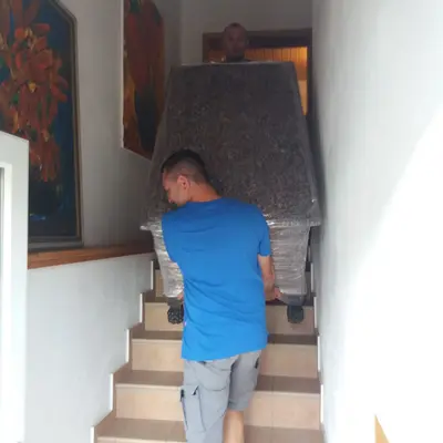 Möbeltransport München - LKW beladen mit Umzugsgut