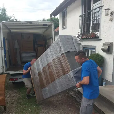 Kleintransport München - Professionelle Möbelverladung im LKW