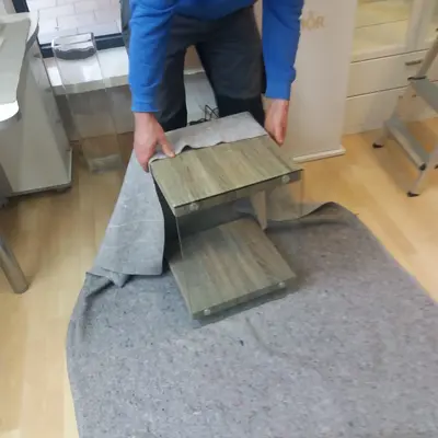 Möbelverpackung München - Schutz von Möbeln mit Decken und Folie