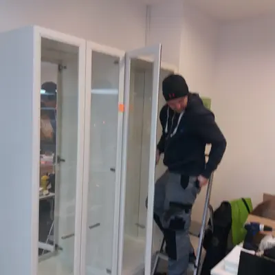 Möbelaufbau München - Montage von Wohnzimmerschrank