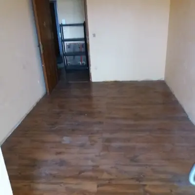 Haushaltsauflösung München - Möbel werden aus Wohnung getragen