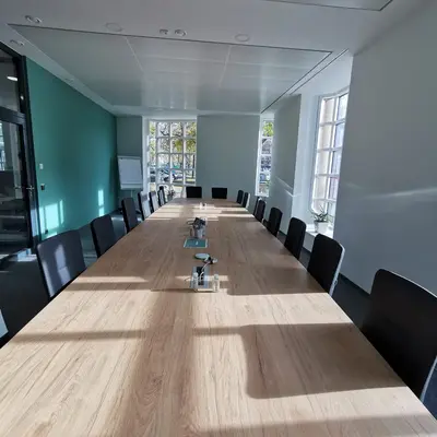 Büroumzug München - Umzugshelfer mit Büroausstattung